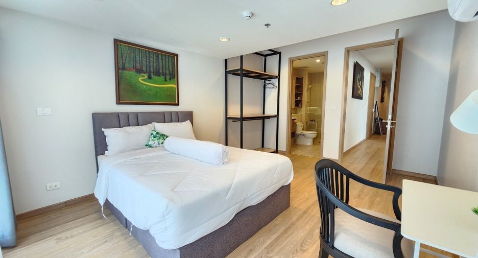 For rent 3 bedrooms condo in Sathon, Bangkok