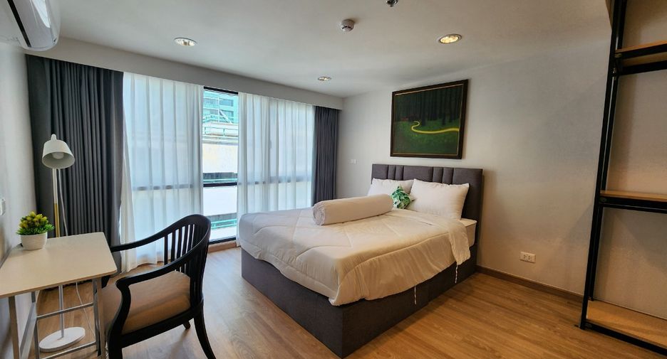 For rent 3 bedrooms condo in Sathon, Bangkok
