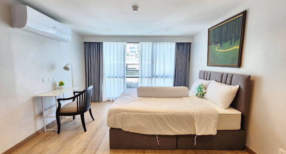 For rent 3 bedrooms condo in Sathon, Bangkok