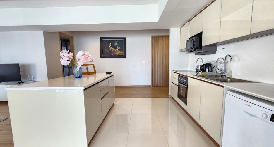 For rent 3 bedrooms condo in Sathon, Bangkok