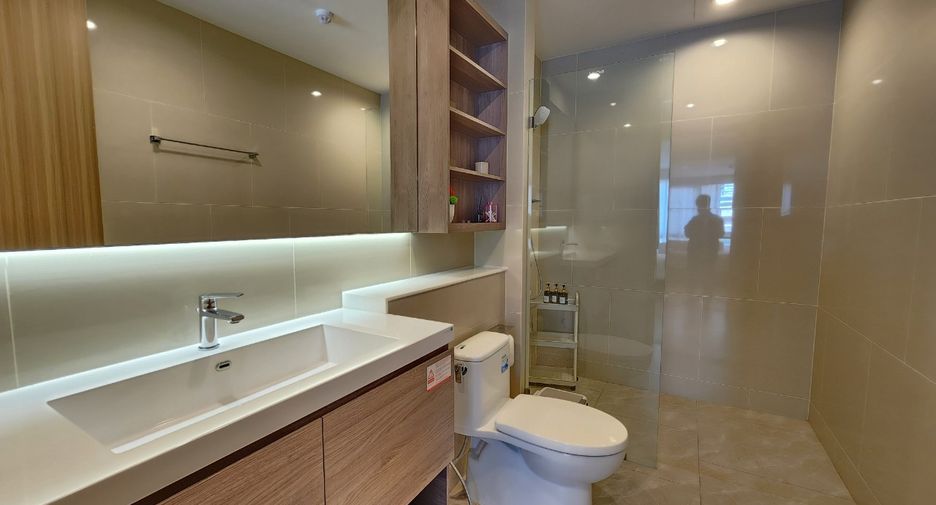 For rent 3 bedrooms condo in Sathon, Bangkok