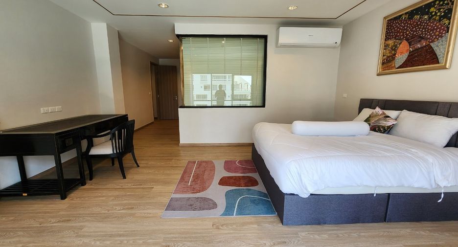 For rent 3 bedrooms condo in Sathon, Bangkok