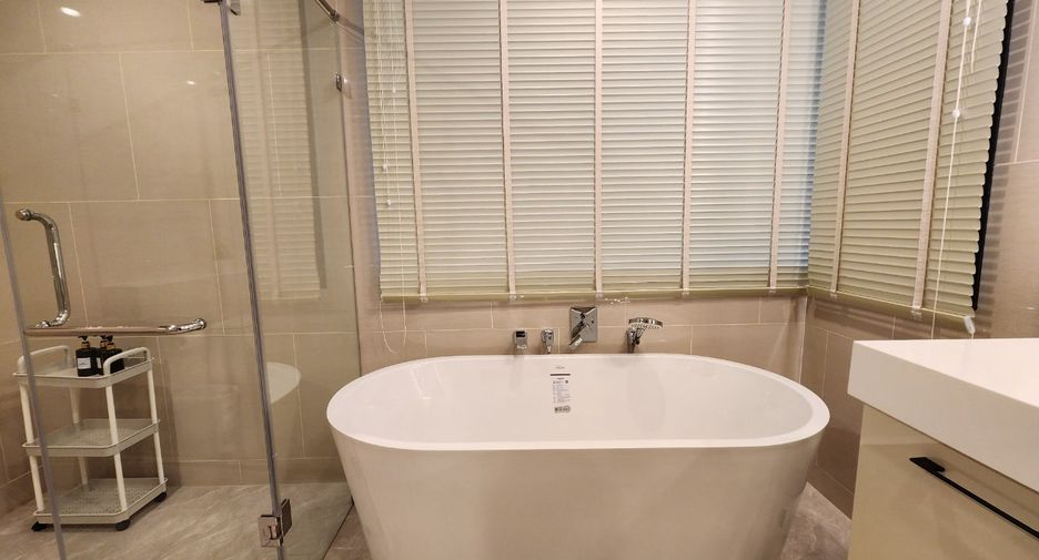 For rent 3 bedrooms condo in Sathon, Bangkok