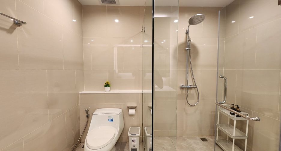 For rent 3 bedrooms condo in Sathon, Bangkok