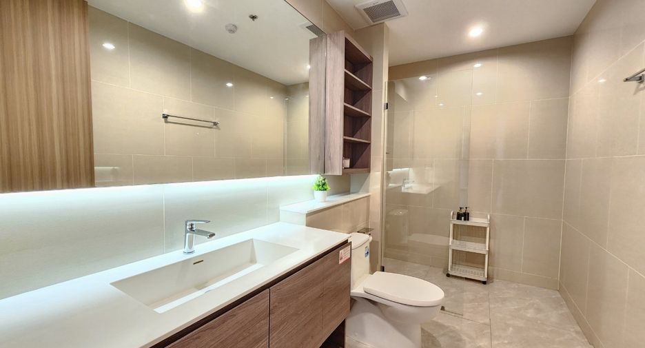 For rent 3 bedrooms condo in Sathon, Bangkok