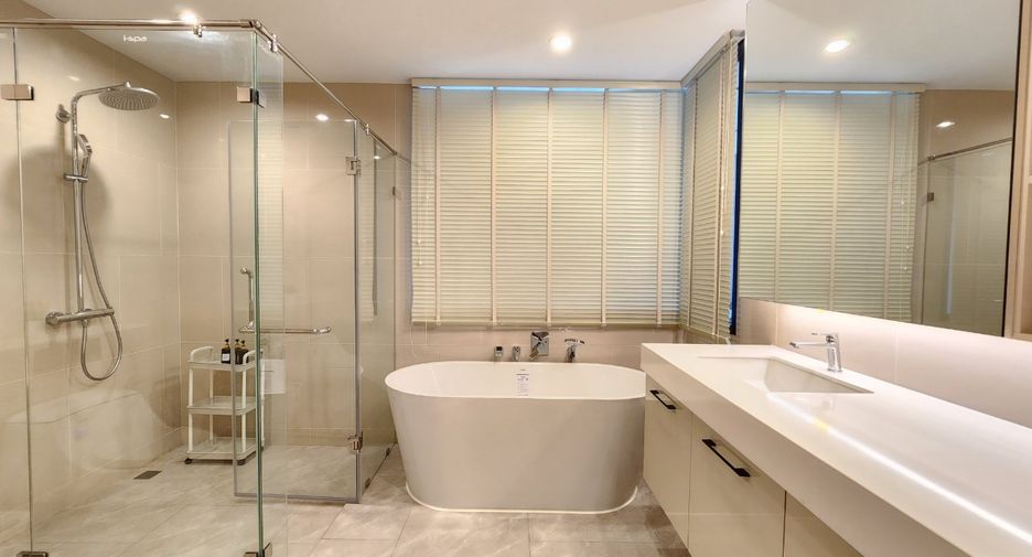 For rent 3 bedrooms condo in Sathon, Bangkok