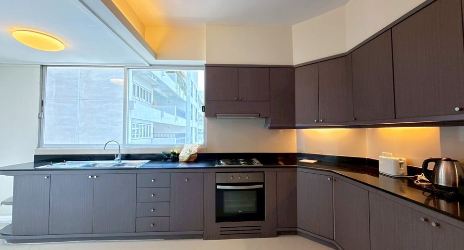 À louer 4 chambres condo à Khlong Toei, Bangkok