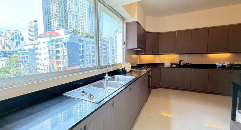 À louer 4 chambres condo à Khlong Toei, Bangkok
