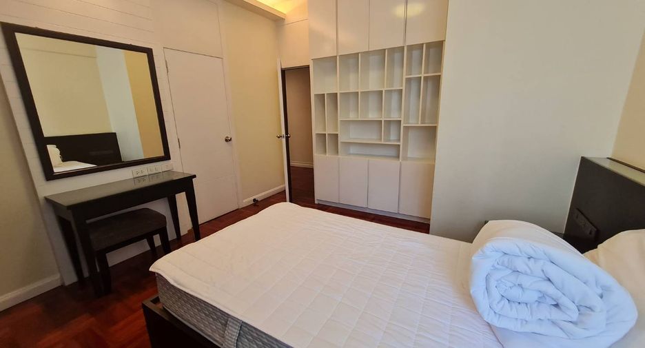 À louer 4 chambres condo à Khlong Toei, Bangkok
