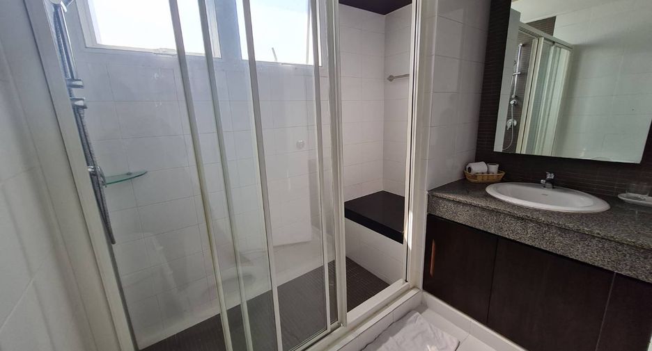À louer 4 chambres condo à Khlong Toei, Bangkok