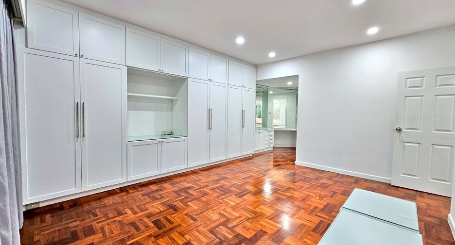 Condo en alquiler de 2 habitaciones en Khlong Toei, Bangkok