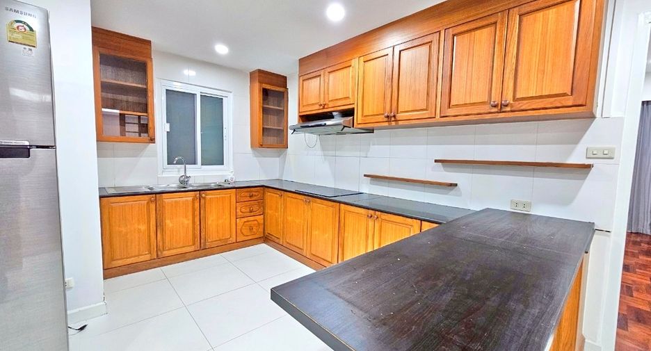 Condo en alquiler de 2 habitaciones en Khlong Toei, Bangkok
