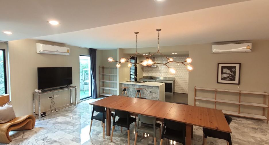 For rent 3 bedrooms condo in Watthana, Bangkok