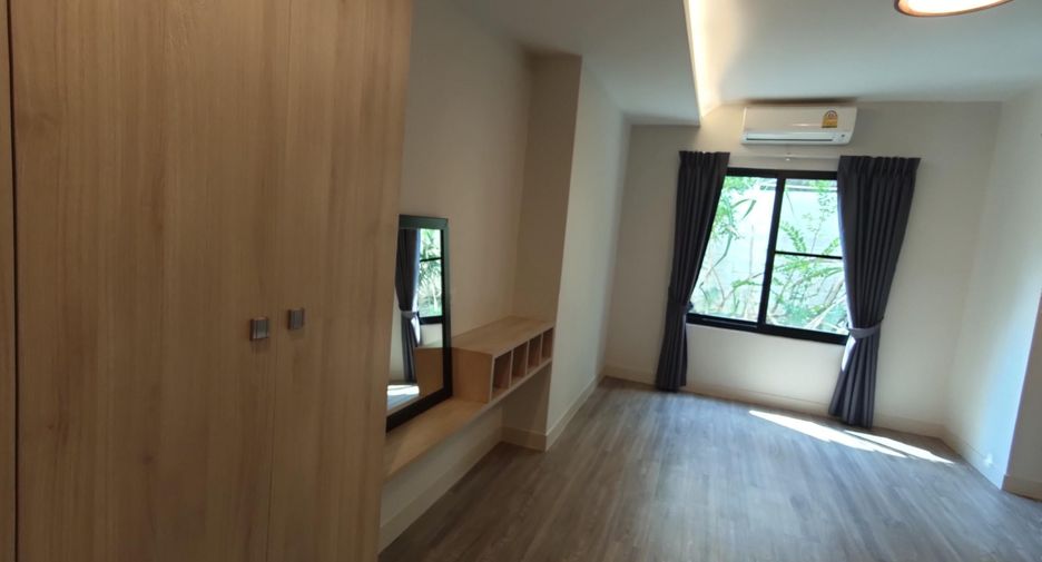 For rent 3 bedrooms condo in Watthana, Bangkok
