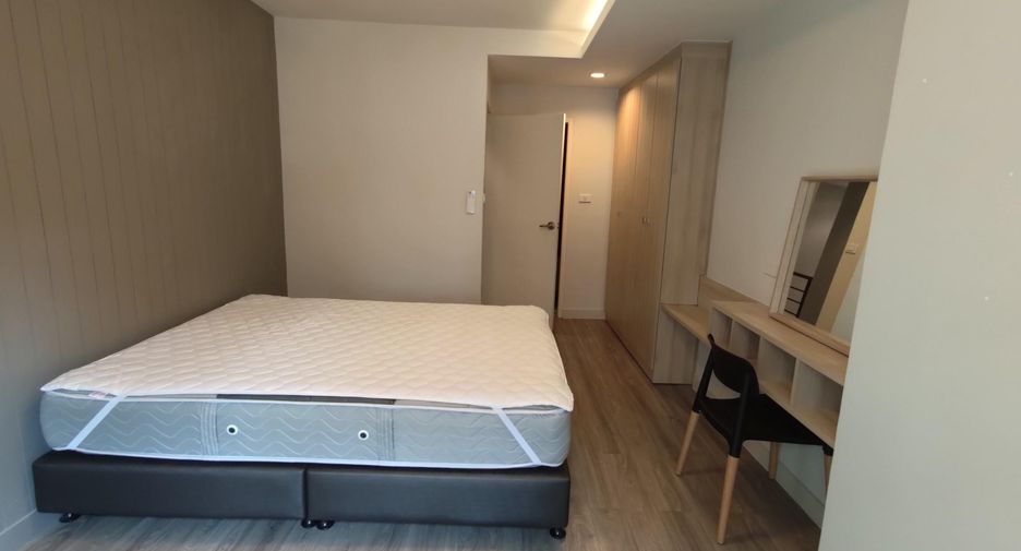 For rent 3 bedrooms condo in Watthana, Bangkok