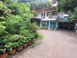 For rent 3 bedrooms house in Watthana, Bangkok