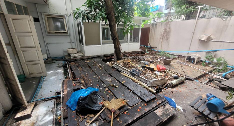 For rent 3 bedrooms house in Watthana, Bangkok