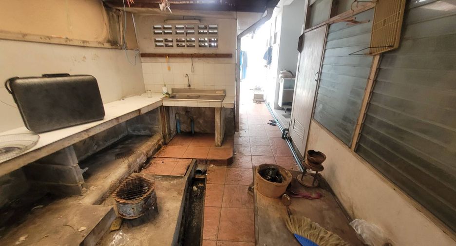 For rent 3 bedrooms house in Watthana, Bangkok
