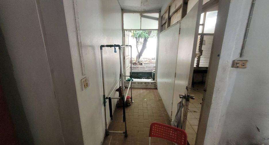 For rent 3 bedrooms house in Watthana, Bangkok