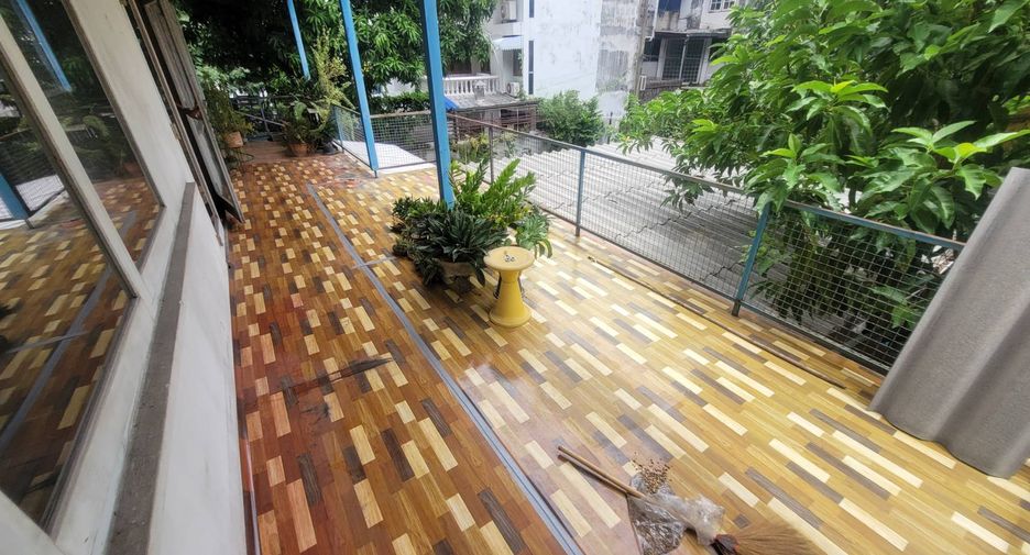 For rent 3 bedrooms house in Watthana, Bangkok
