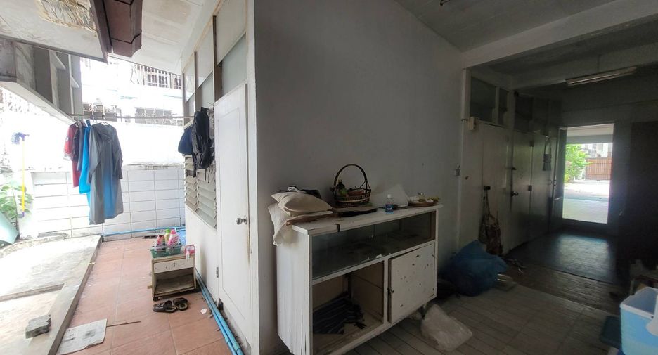 For rent 3 bedrooms house in Watthana, Bangkok