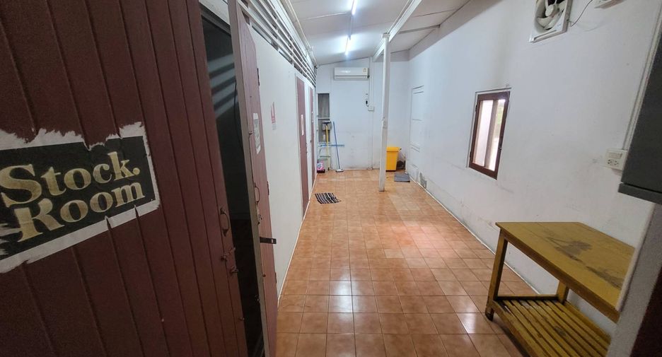 For rent 3 bedrooms house in Watthana, Bangkok