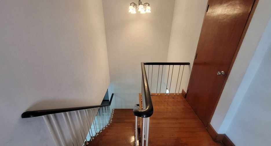 For rent 3 bedrooms house in Watthana, Bangkok