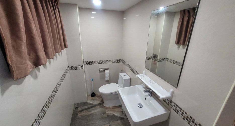 For rent 3 bedrooms house in Watthana, Bangkok