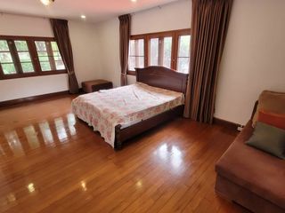 For rent 3 bedrooms house in Watthana, Bangkok