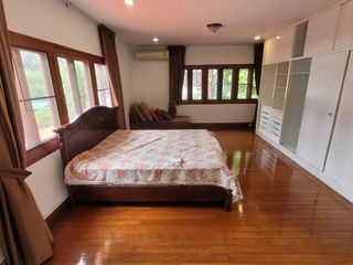 For rent 3 bedrooms house in Watthana, Bangkok