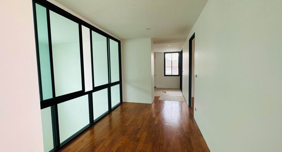 For rent 4 ベッドルーム house in Watthana, Bangkok