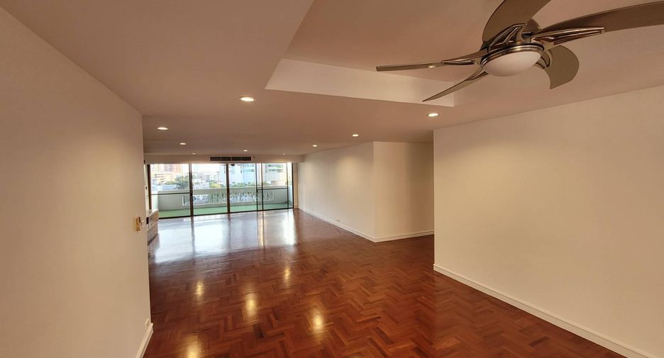 Condo en alquiler de 3 habitaciones en Khlong Toei, Bangkok