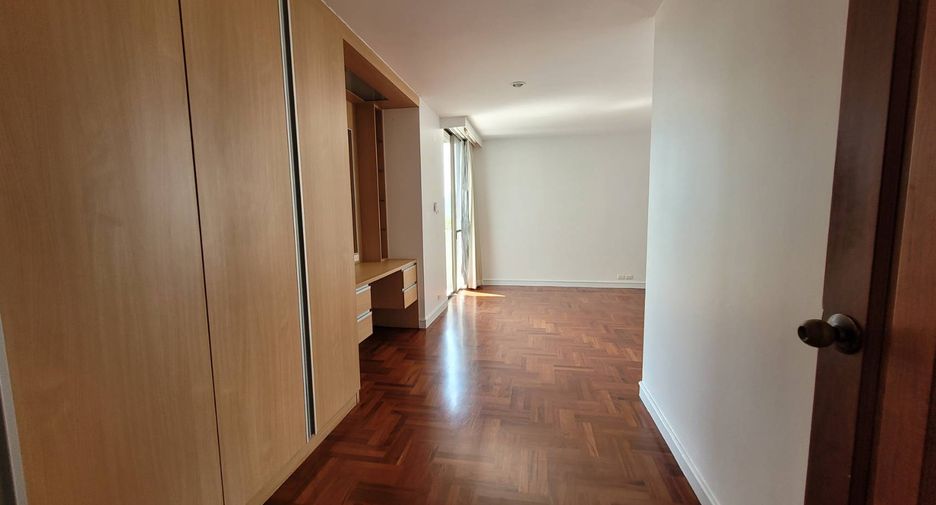 Condo en alquiler de 3 habitaciones en Khlong Toei, Bangkok