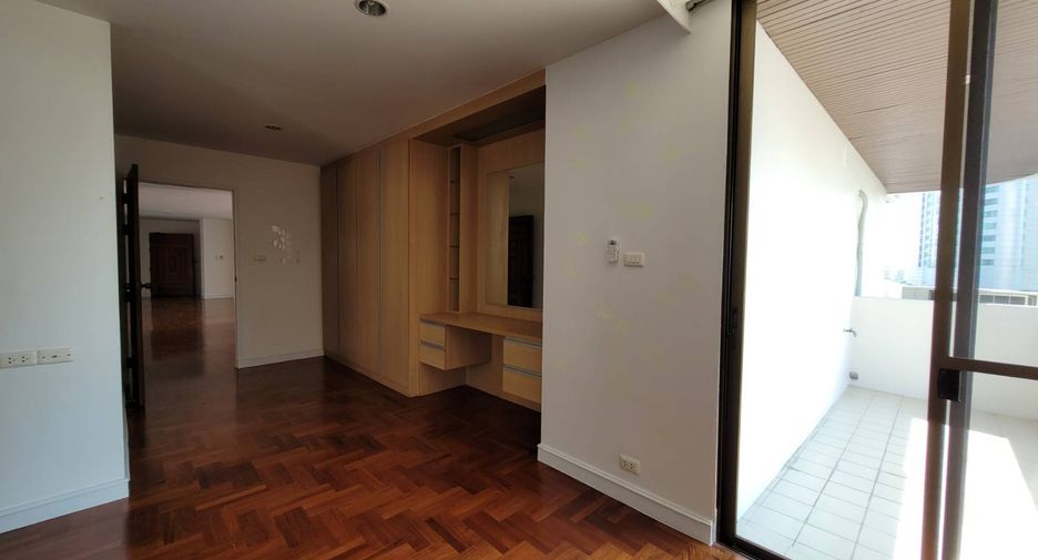 Condo en alquiler de 3 habitaciones en Khlong Toei, Bangkok