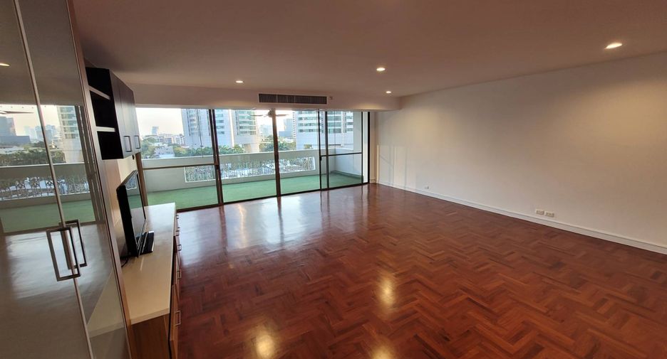 Condo en alquiler de 3 habitaciones en Khlong Toei, Bangkok