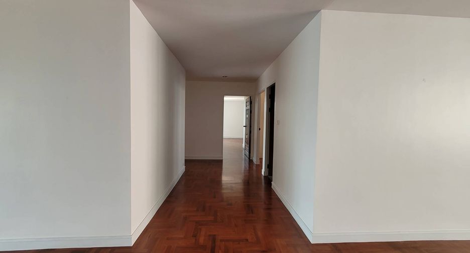 Condo en alquiler de 3 habitaciones en Khlong Toei, Bangkok