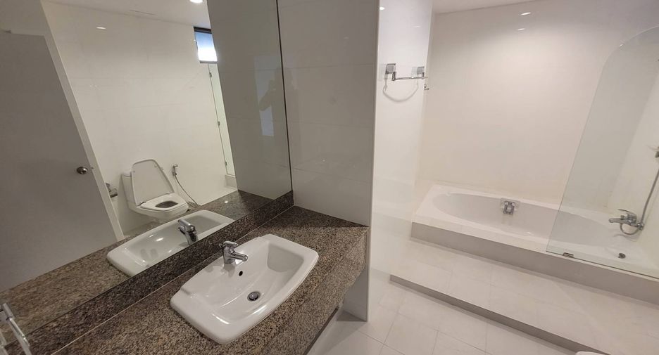 Condo en alquiler de 3 habitaciones en Khlong Toei, Bangkok
