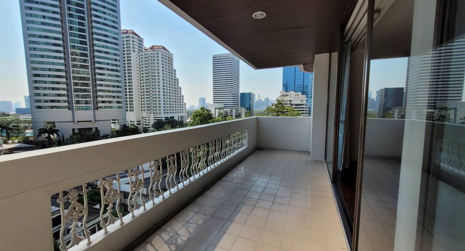 Condo en alquiler de 3 habitaciones en Khlong Toei, Bangkok