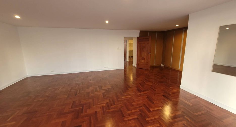 Condo en alquiler de 3 habitaciones en Khlong Toei, Bangkok
