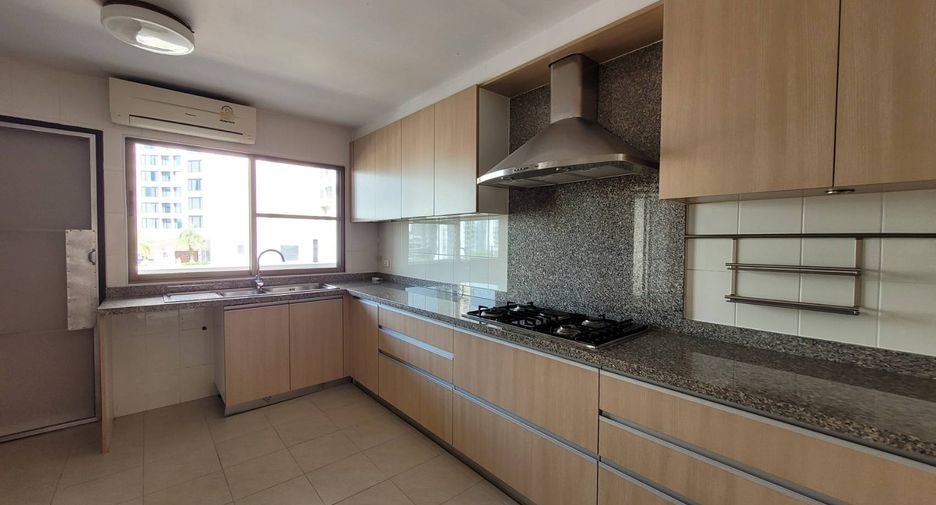 Condo en alquiler de 3 habitaciones en Khlong Toei, Bangkok