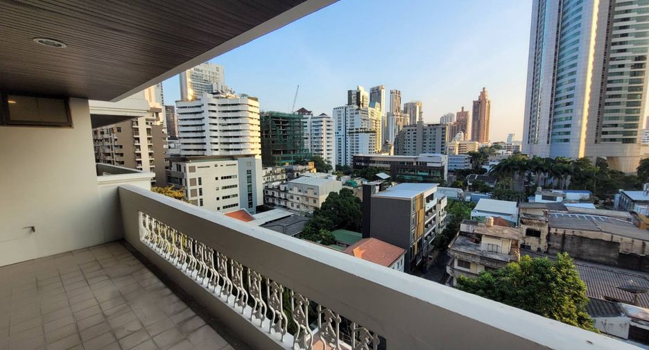 Condo en alquiler de 3 habitaciones en Khlong Toei, Bangkok