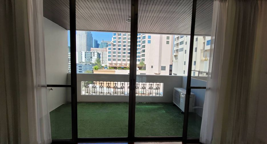 Condo en alquiler de 3 habitaciones en Khlong Toei, Bangkok