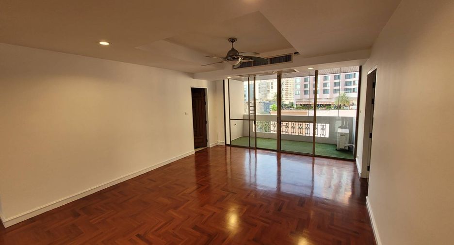 Condo en alquiler de 3 habitaciones en Khlong Toei, Bangkok
