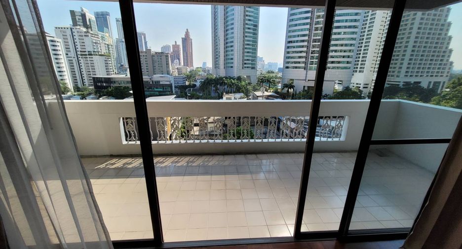 Condo en alquiler de 3 habitaciones en Khlong Toei, Bangkok