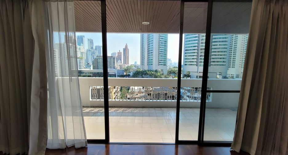 Condo en alquiler de 3 habitaciones en Khlong Toei, Bangkok