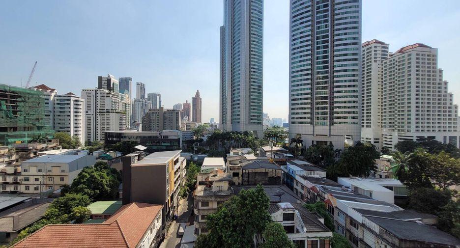 Condo en alquiler de 3 habitaciones en Khlong Toei, Bangkok