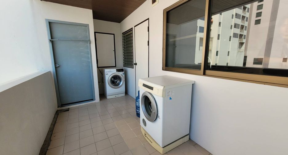Condo en alquiler de 3 habitaciones en Khlong Toei, Bangkok
