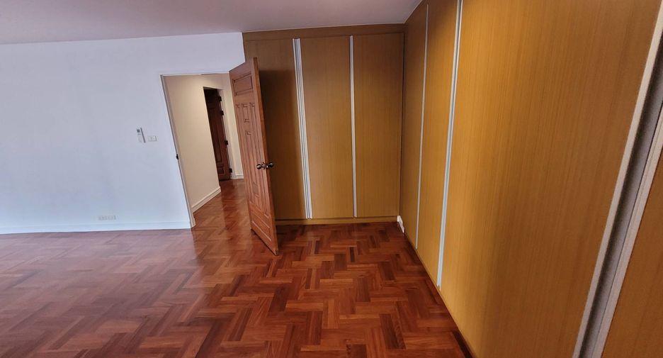 Condo en alquiler de 3 habitaciones en Khlong Toei, Bangkok
