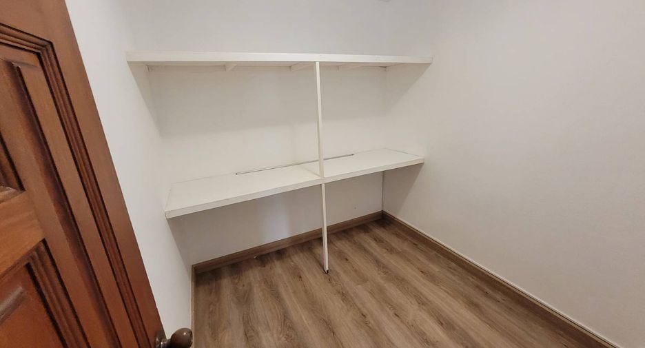 Condo en alquiler de 3 habitaciones en Khlong Toei, Bangkok