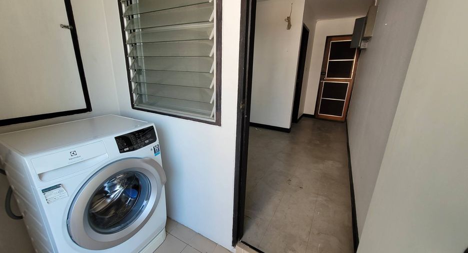 Condo en alquiler de 3 habitaciones en Khlong Toei, Bangkok